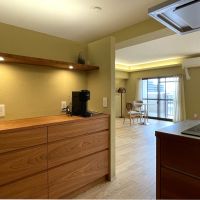 北九州市門司区旧門司の売買物件/ホテル仕様なキッチン横の収納スペース。