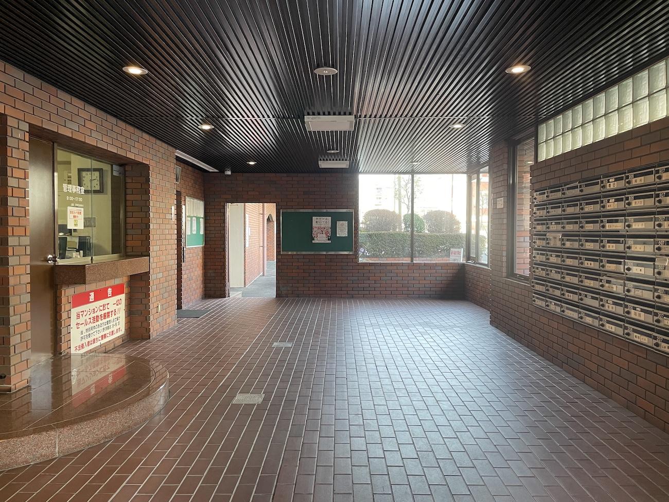 北九州市門司区旧門司の売買物件/共有スペースはレトロです。お掃除が行き届いています。