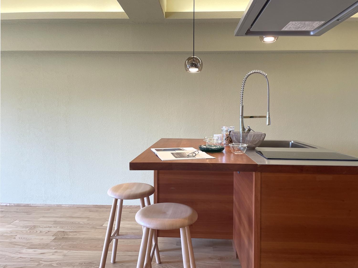 北九州市門司区旧門司の売買物件/無垢の特別仕様キッチン。