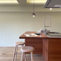 北九州市門司区旧門司の売買物件/無垢の特別仕様キッチン。