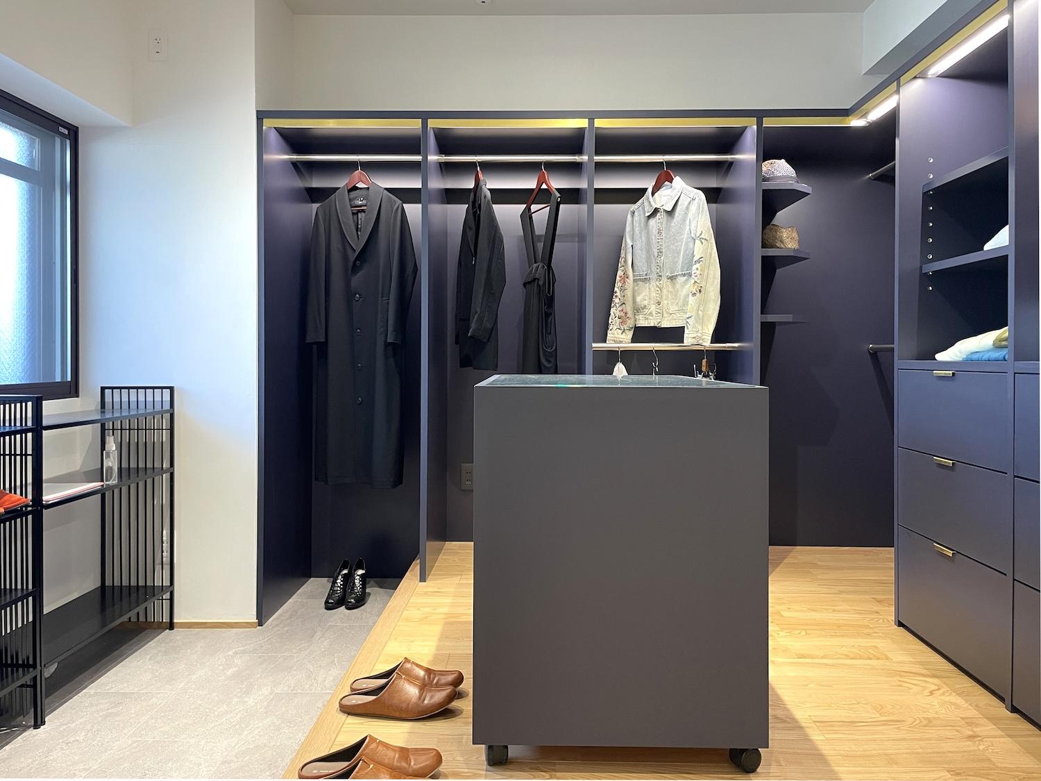 北九州市門司区旧門司の売買物件/玄関の扉を開けると、目の前にブティックが登場。