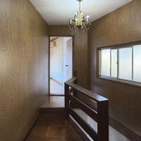 福岡市西区大字宮浦の賃貸物件/階段。照明がまた良い雰囲気。