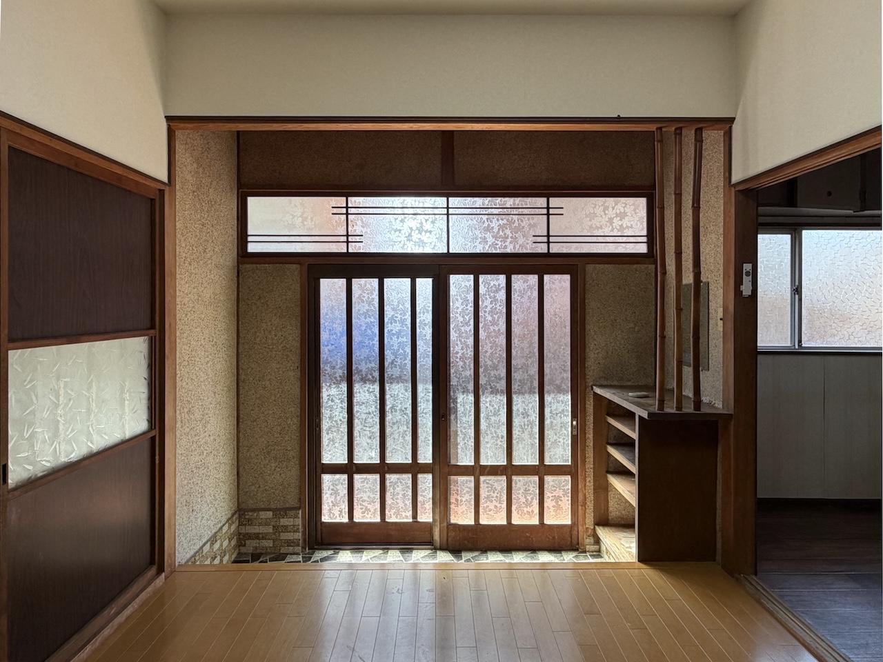 福岡市西区大字宮浦の賃貸物件/玄関周り。広い・・・。