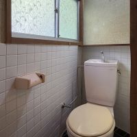 福岡市西区大字宮浦の賃貸物件/トイレ。立派な窓付き