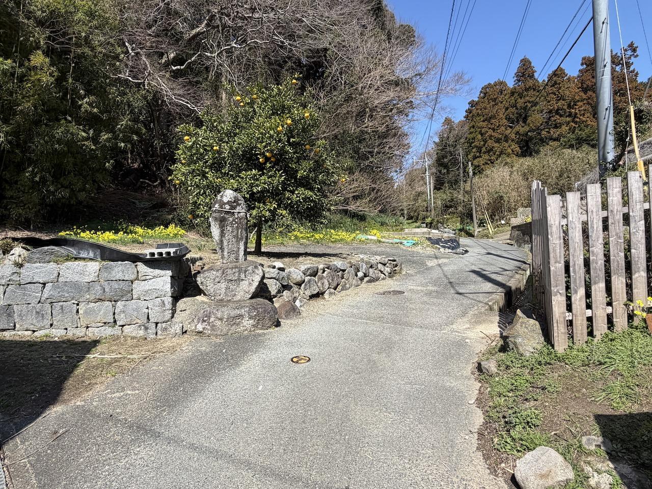 福岡市西区大字宮浦の賃貸物件/近くの道を迷わず進んで行くと。