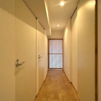 福岡市中央区赤坂の売買物件/廊下。少しナナメになっています。