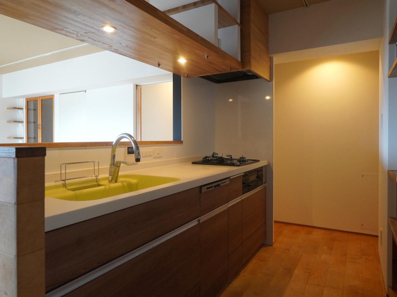 福岡市中央区赤坂の売買物件/食洗機つきのキッチン。