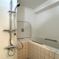 福岡市中央区赤坂の売買物件/お風呂は在来工法。小さめですが、海外みたいで個人的には好きです。