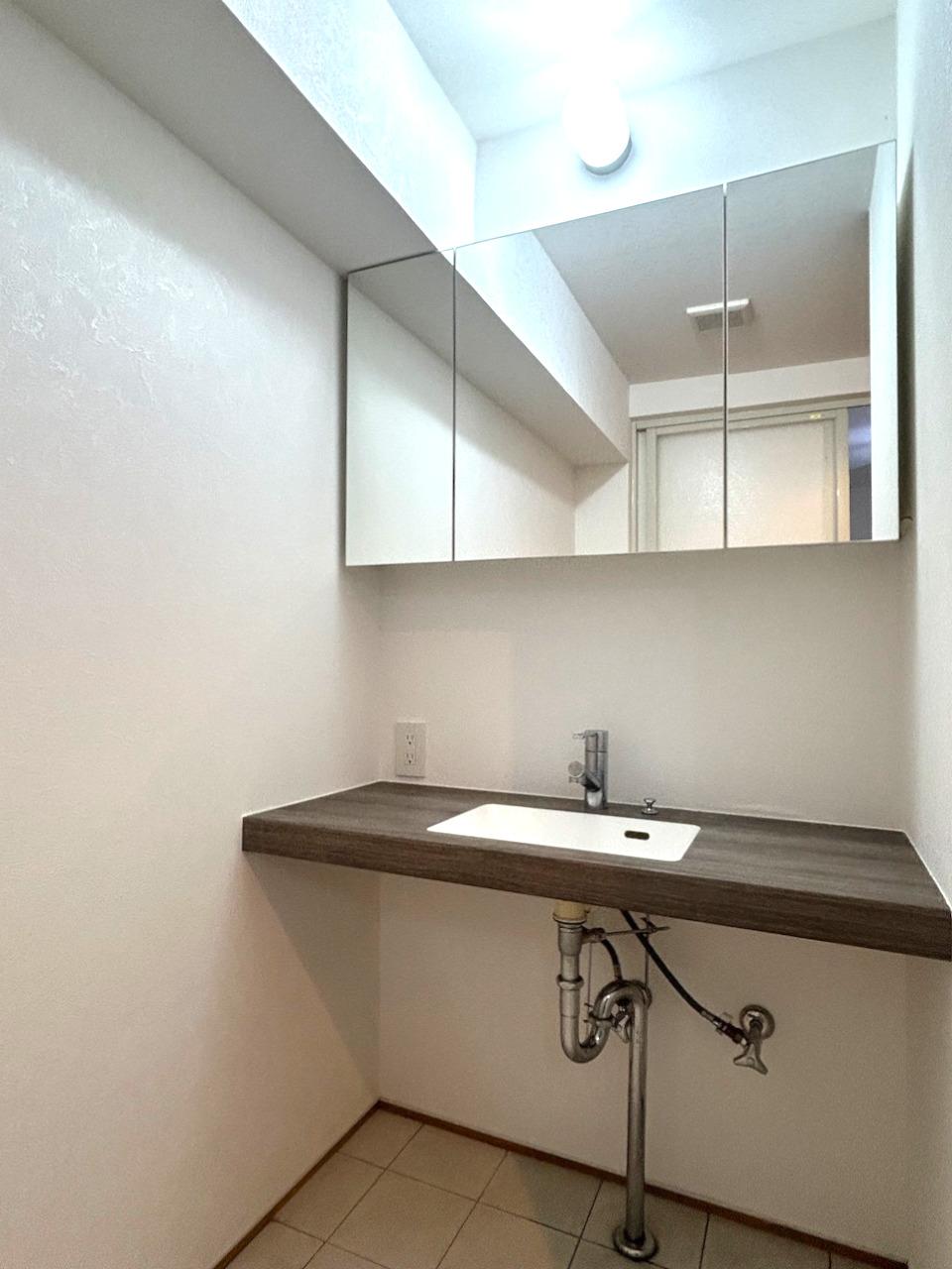 福岡市中央区赤坂の売買物件/洗面所。