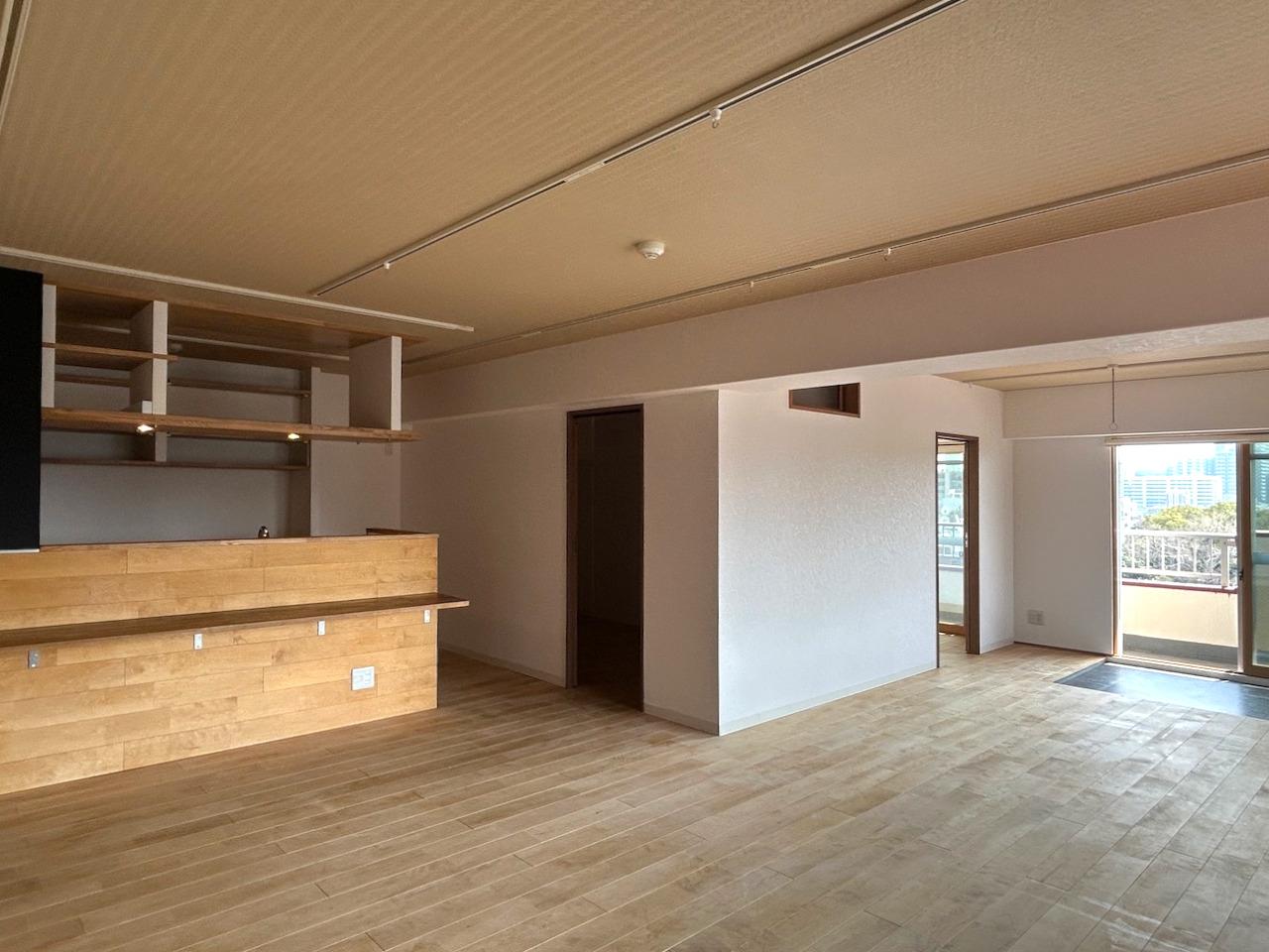 福岡市中央区赤坂の売買物件/リビング横の洋室は、将来的に壁を取り払って、30畳超えのひと続きの空間にするのも面白そう。