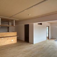 福岡市中央区赤坂の売買物件/リビング横の洋室は、将来的に壁を取り払って、30畳超えのひと続きの空間にするのも面白そう。