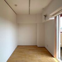 福岡市中央区赤坂の売買物件/リビングとなりの4畳ほどの洋室。お子様部屋に良いですね。