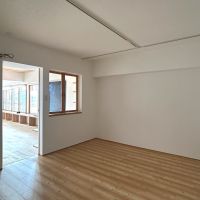 福岡市中央区赤坂の売買物件/サービスルーム。彩光はリビング頼りなので、正直暗めです。