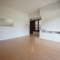 福岡市西区姪の浜の賃貸物件/床はナチュラルな色味で、どんなインテリアも馴染みそうです。