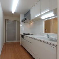 福岡市西区姪の浜の賃貸物件/シンプルなキッチンですが、ゆとりのある広さで使い勝手も良好です。