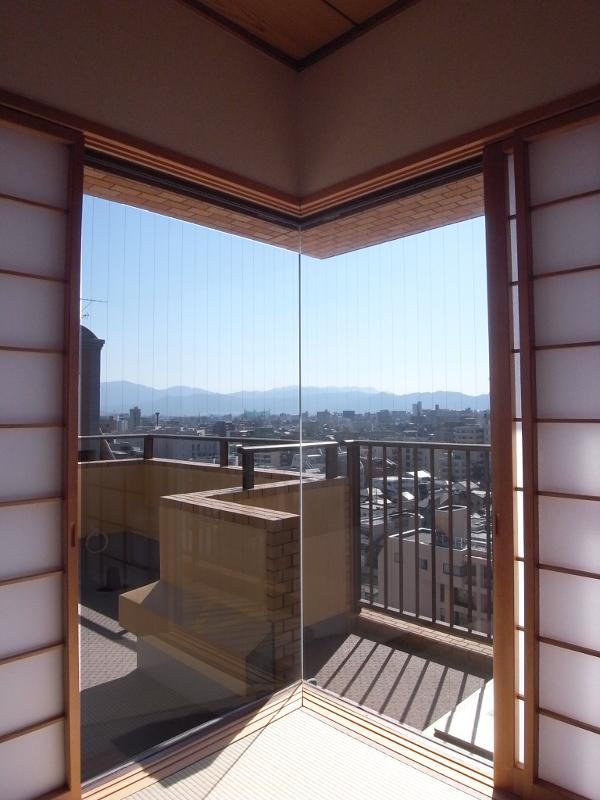 和室には粋なコーナーサッシ
