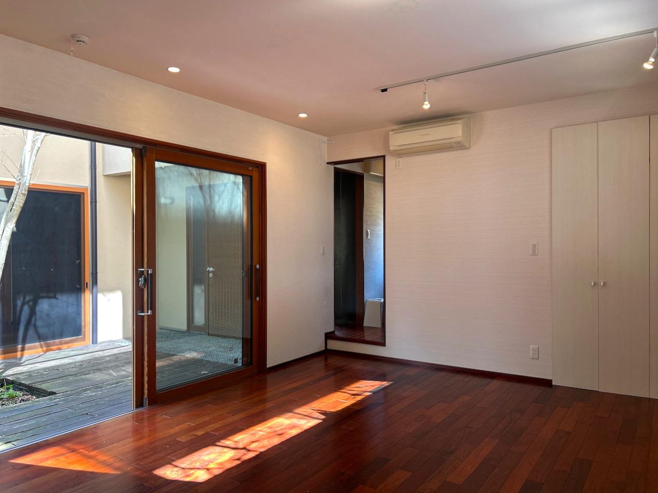 福岡市中央区福浜の売買物件/中庭が隣接していて、外からの目線も気になりません。