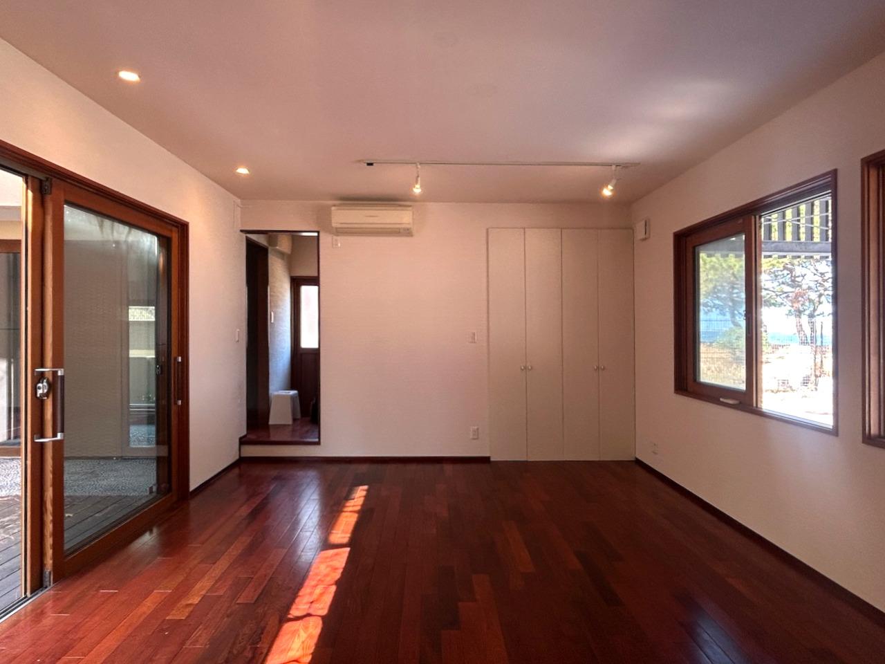 福岡市中央区福浜の売買物件/15畳ほどあるので、いろんな使い方ができそうです。