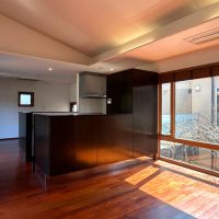 福岡市中央区福浜の売買物件/中庭の木々を切り取るように望めます。日差しもたっぷり。