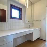 福岡市中央区福浜の売買物件/清潔感のある水回り。朝の時間帯でもゆったり使えそうな広さ。