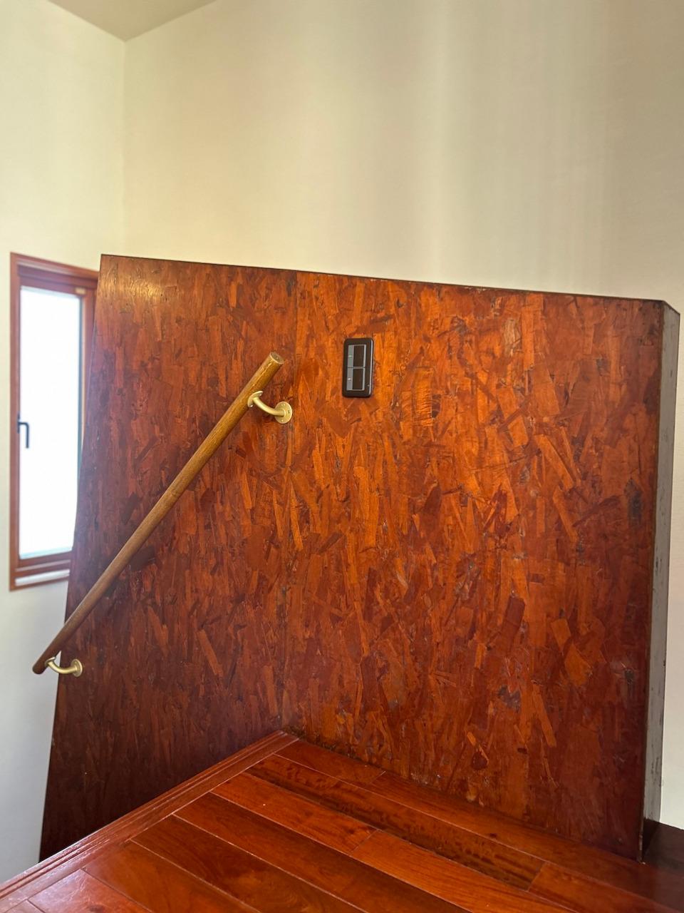 福岡市中央区福浜の売買物件/階段にまで抜かりなし。直角ではなく、斜めに振られたデザインが面白い。