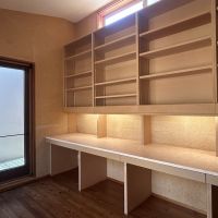 福岡市中央区福浜の売買物件/広い本棚とデスク。まさに没頭できる空間です。