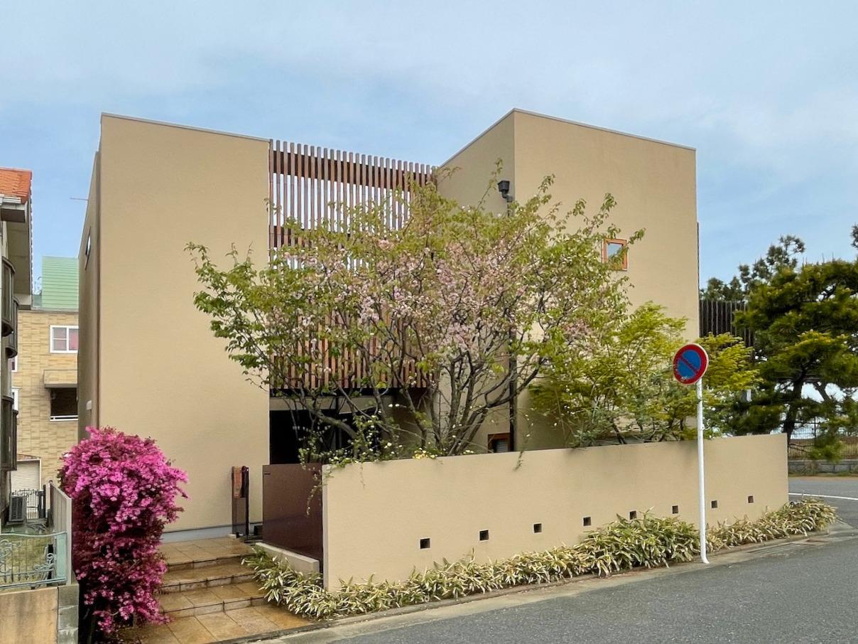 福岡市中央区福浜の売買物件/花が咲く季節には、また違った表情になります。（オーナー様提供写真）