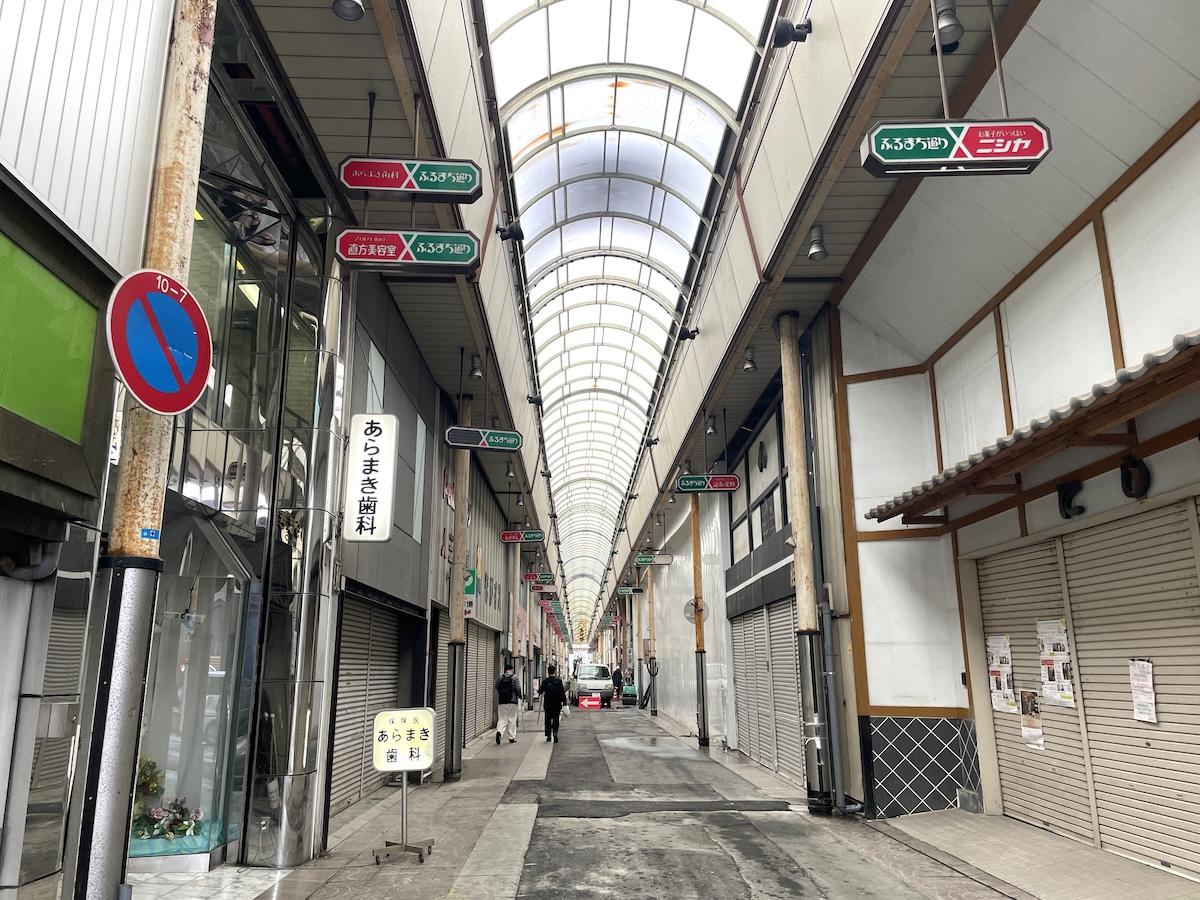 福岡県直方市古町の賃貸物件/天井の高い巨大アーケードに圧倒されます。