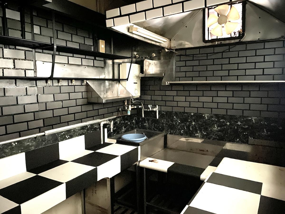 福岡県直方市古町の賃貸物件/元飲食店の区画の厨房スペース。
