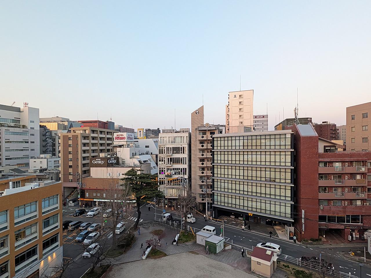 福岡市中央区今泉の賃貸物件/朝日も夕焼けもゆっくりと眺められる。これだけの街中で、空の動きが楽しめる物件は貴重ですよね。