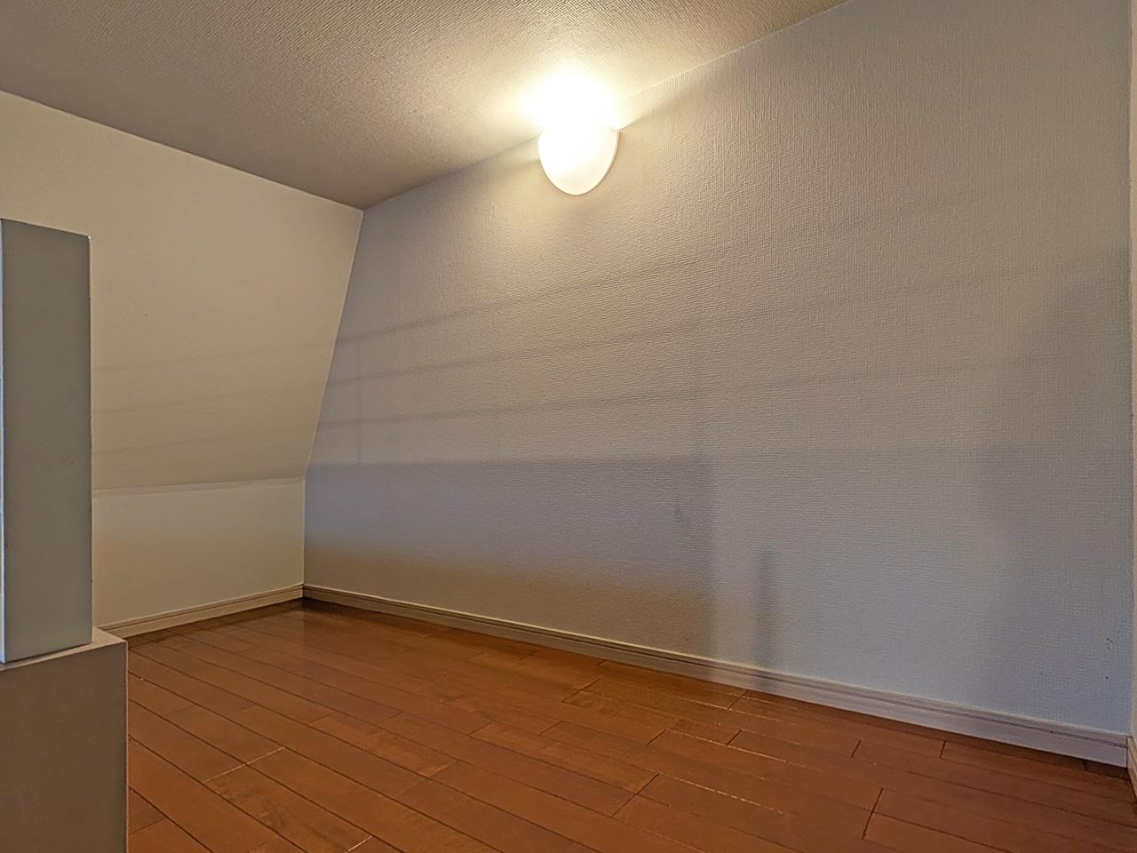 福岡市中央区今泉の賃貸物件/照明付きのロフトスペース。