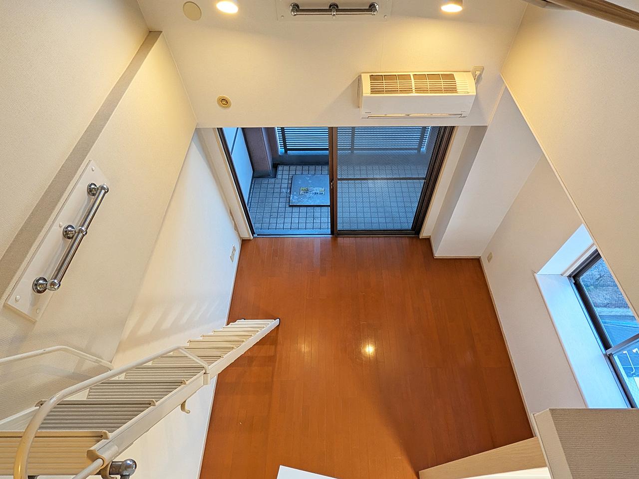 福岡市中央区今泉の賃貸物件/ロフトからの眺め。いたってシンプルな室内です。