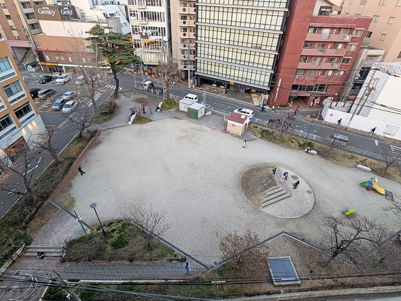 福岡市中央区今泉の賃貸物件/行き交う人を眺めつつまったりと。