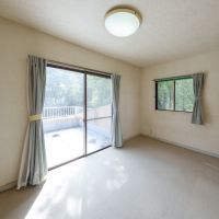 福岡市西区今宿青木の売買物件/2階洋室1。バルコニーもあります。