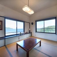 福岡市西区今宿青木の売買物件/2階和室。右の窓は緑、左の窓には海。