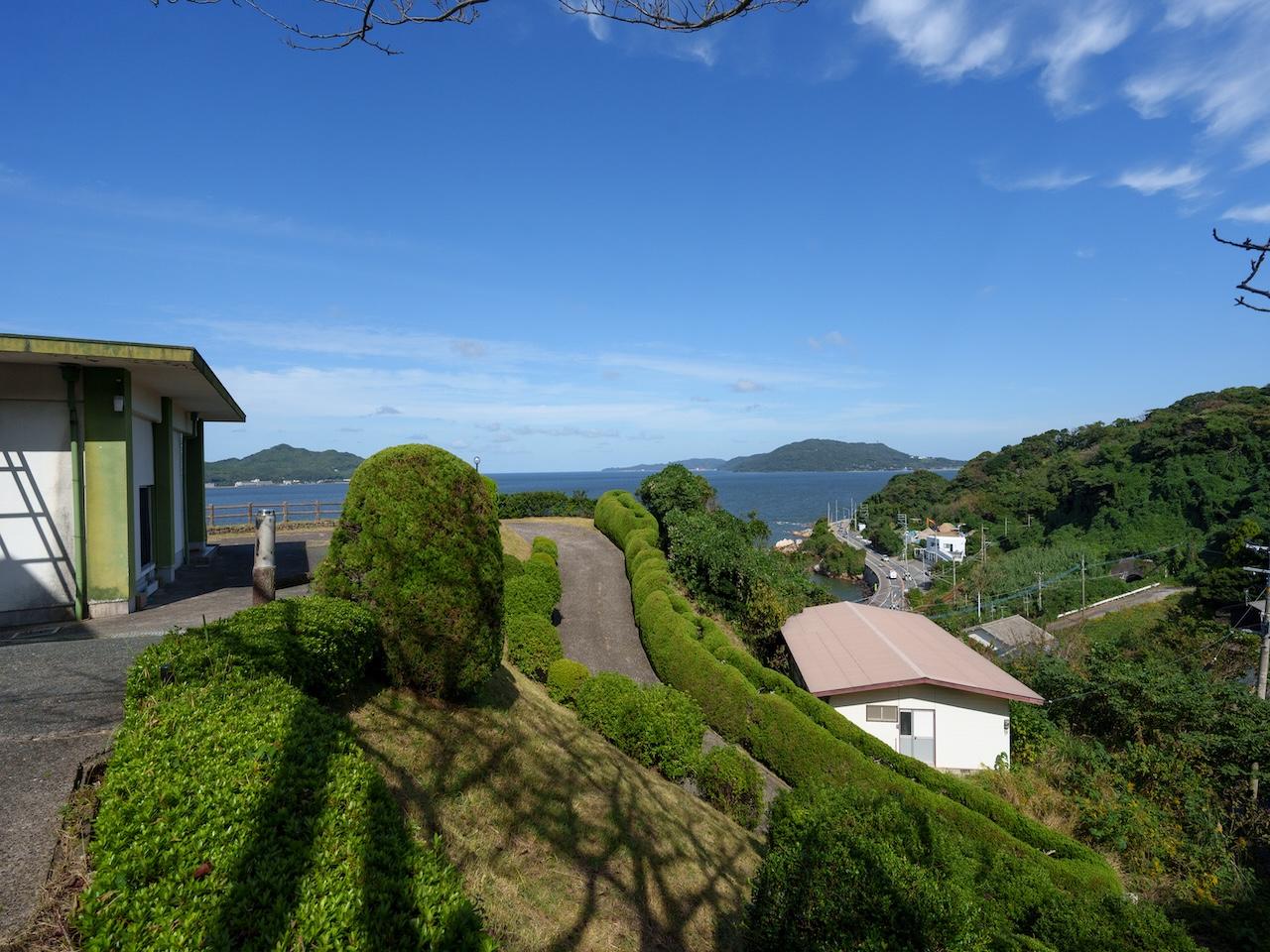 福岡市西区今宿青木の売買物件/おや！？ちらっと写る建物が・・・。