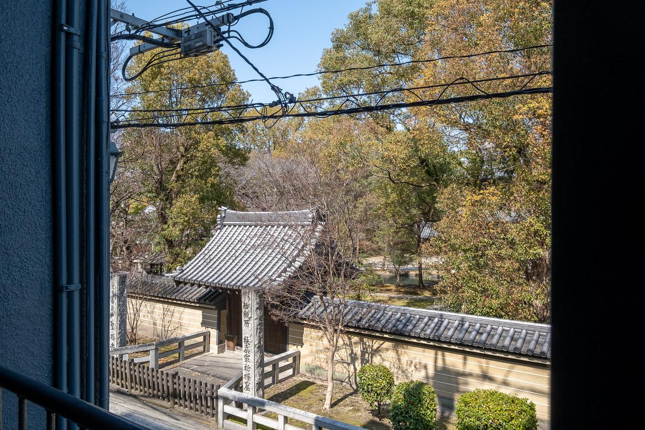 福岡市博多区御供所町の賃貸物件/向かいには日本最古の禅寺とされる聖福寺。