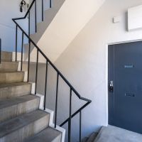 福岡市博多区御供所町の賃貸物件/シンプルで少し無骨な共用部。