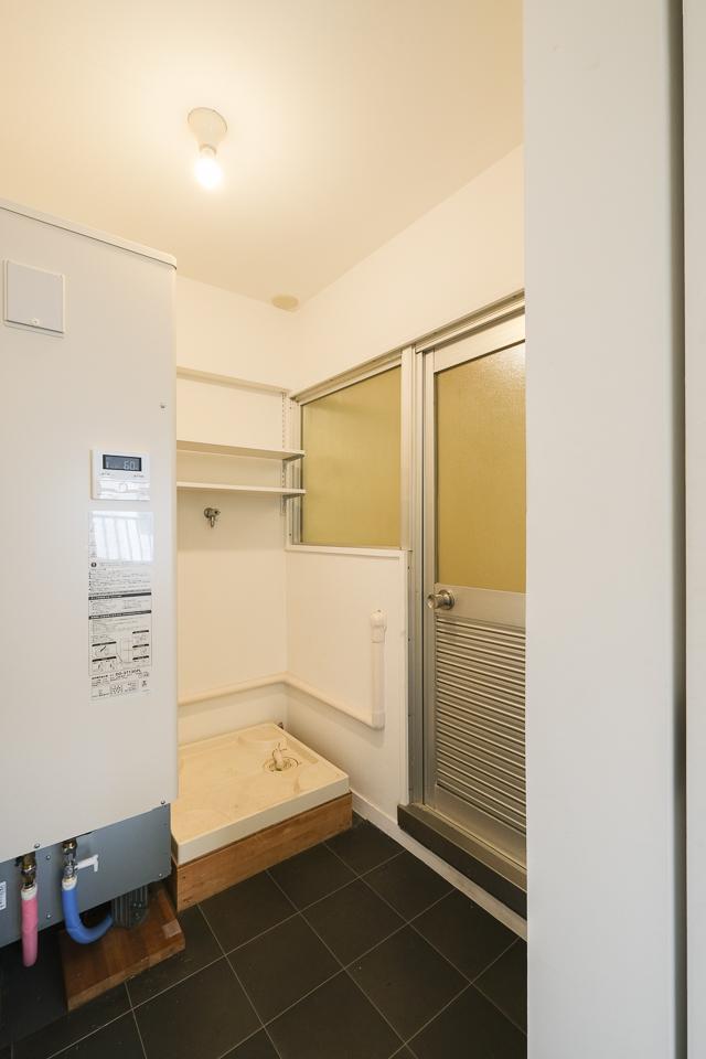 福岡市中央区桜坂の賃貸物件/洗面所はレトロな感じも残っています。