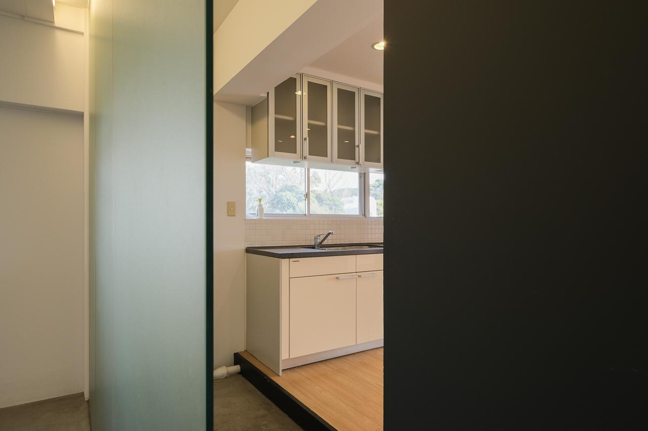 福岡市中央区桜坂の賃貸物件/すりガラスの奥にはキッチンが。