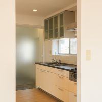 福岡市中央区桜坂の賃貸物件/壁越しのキッチン。