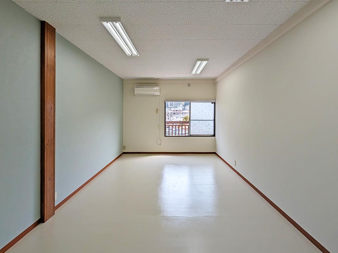 福岡市中央区桜坂の賃貸物件/バルコニーには出れませんが、長屋の空気感はすぐそこに。