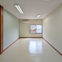 福岡市中央区桜坂の賃貸物件/バルコニーには出れませんが、長屋の空気感はすぐそこに。