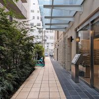 福岡市中央区薬院の賃貸物件/通りからのアプローチ。