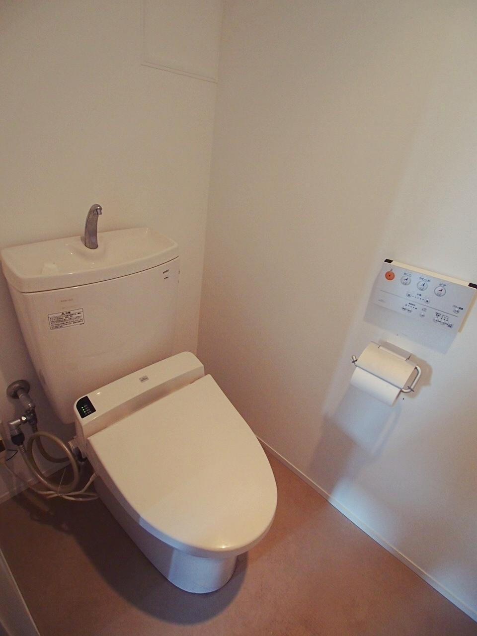 福岡市中央区唐人町の賃貸物件/温水洗浄機付き便座。