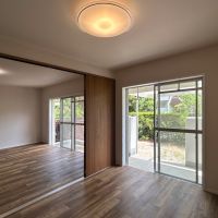 福岡市中央区平尾の売買物件/リビング正面にはお庭が広がっています。
