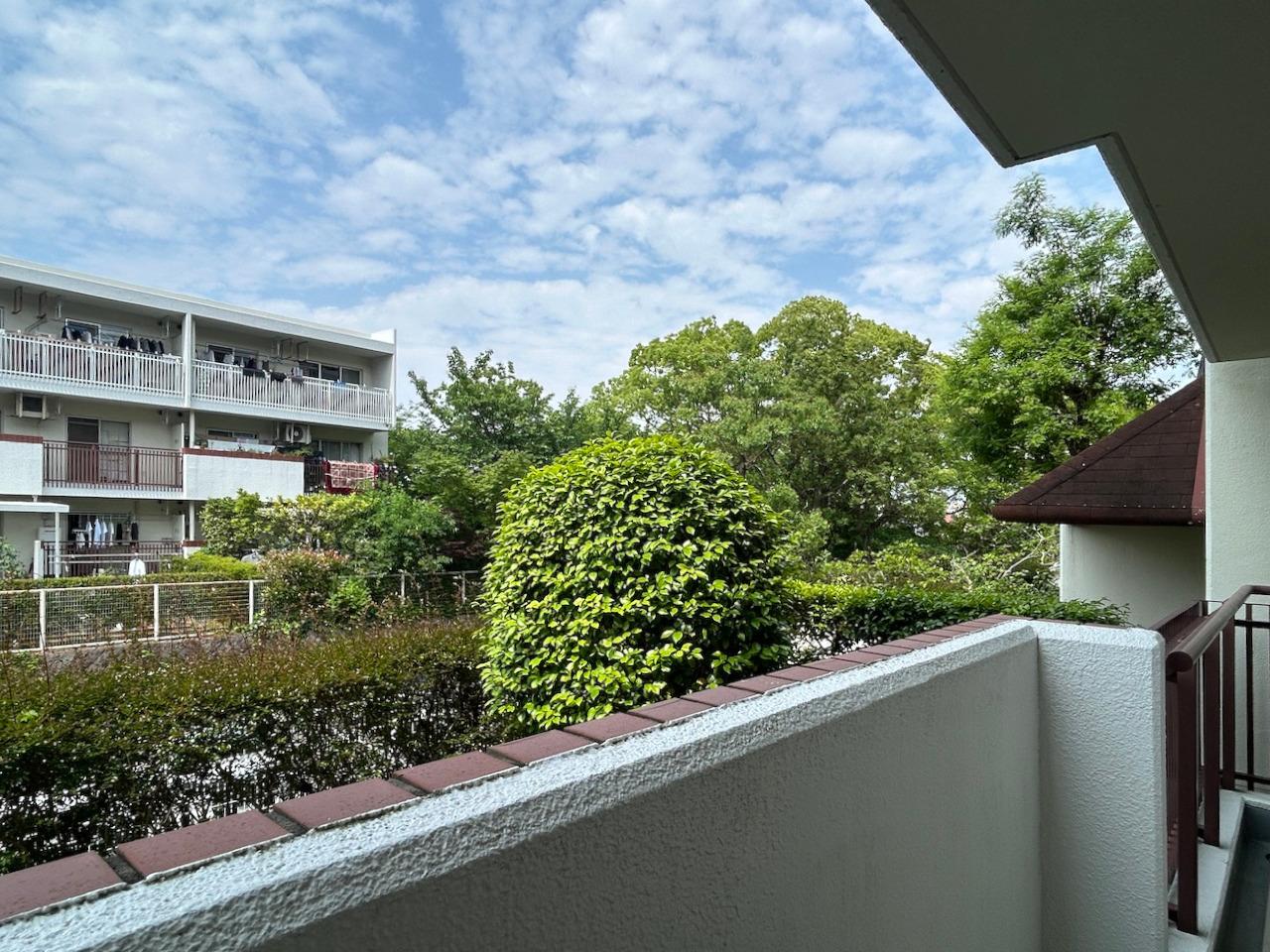 福岡市中央区平尾の売買物件/洋室からの景色。