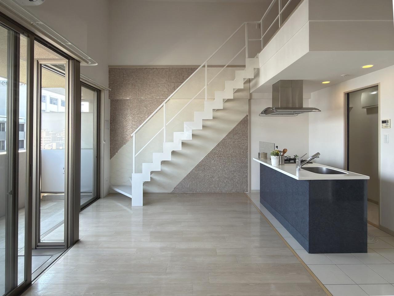 福岡市博多区美野島の賃貸物件/さてさて、本題はこの階段を登った先のロフトに。