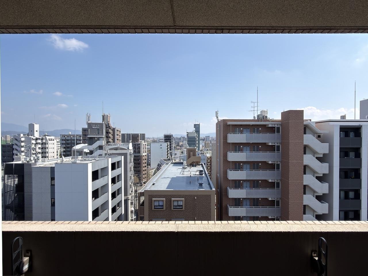 福岡市博多区美野島の賃貸物件/13階で空が広く見えます。