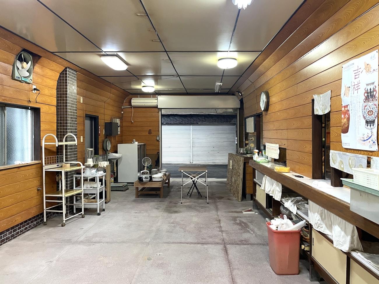 福岡県直方市須崎町の売買物件/味わい深い床、壁、天井は個人的にこのままでもアリです。